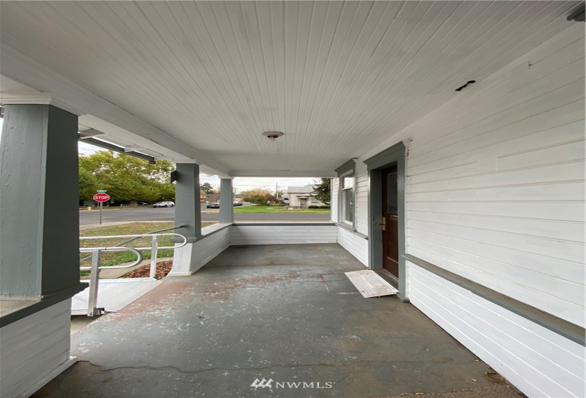 326 6th, College Place, Washington 99362, 4 Bedrooms Bedrooms, ,2 BathroomsBathrooms,Residential,For Sale,6th,NWM1859592