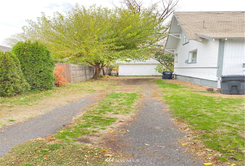 326 6th, College Place, Washington 99362, 4 Bedrooms Bedrooms, ,2 BathroomsBathrooms,Residential,For Sale,6th,NWM1859592