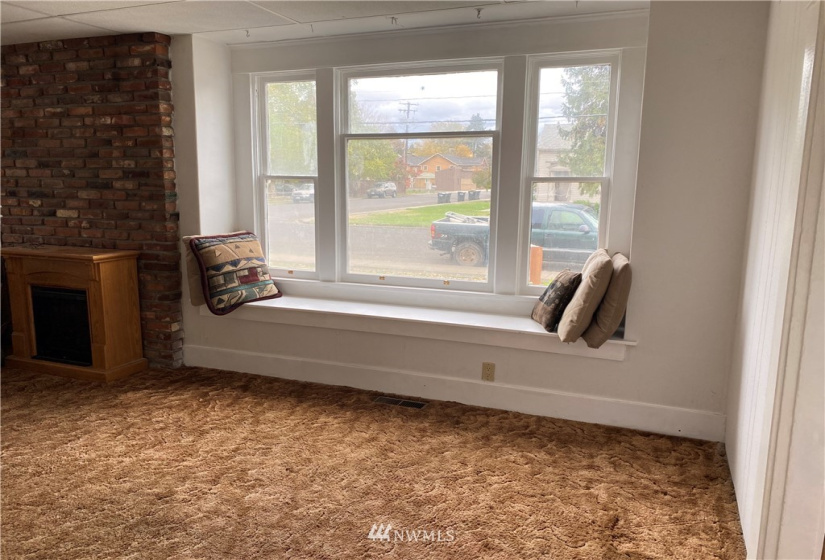 326 6th, College Place, Washington 99362, 4 Bedrooms Bedrooms, ,2 BathroomsBathrooms,Residential,For Sale,6th,NWM1859592