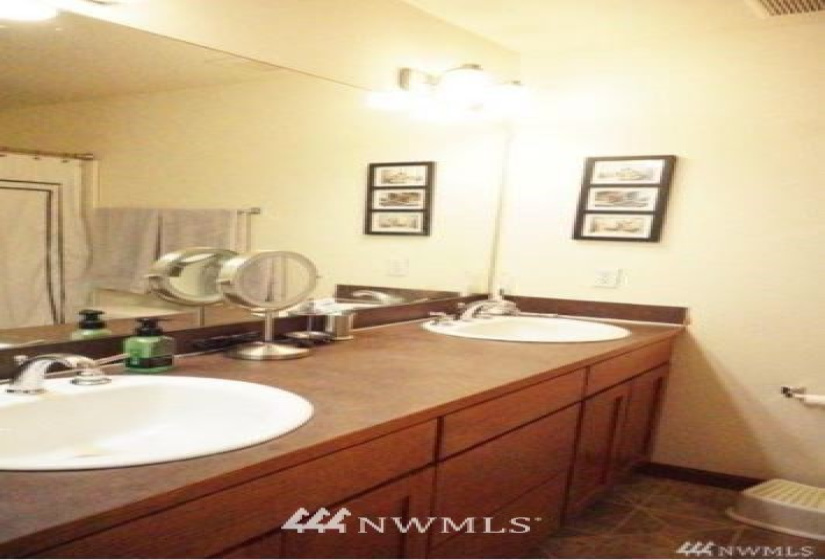 501 105th, Seattle, Washington 98133, ,Residential Income,For Sale,105th,NWM1860039