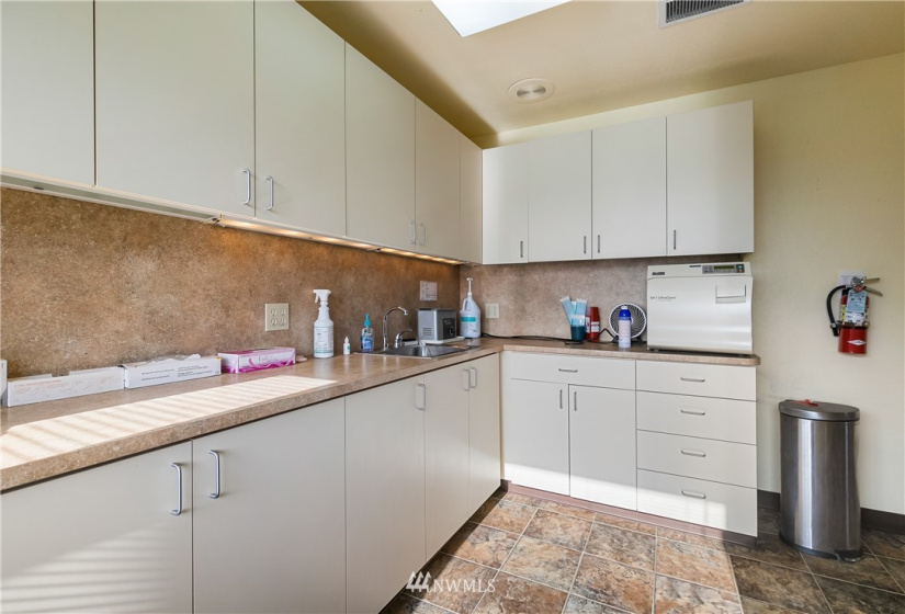 7000 Guide Meridian, Lynden, Washington 98264, ,Commercial Sale,For Sale,Guide Meridian,NWM1859556