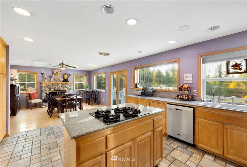32512 10th, Roy, Washington 98580, 5 Bedrooms Bedrooms, ,2 BathroomsBathrooms,Residential,For Sale,10th,NWM1859990