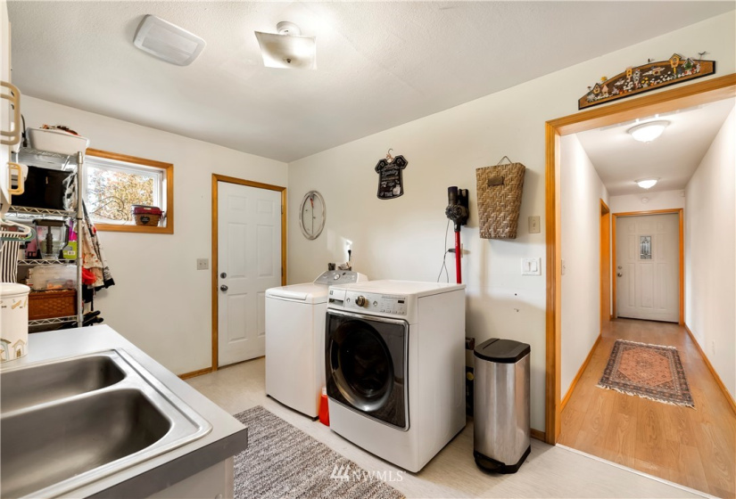 32512 10th, Roy, Washington 98580, 5 Bedrooms Bedrooms, ,2 BathroomsBathrooms,Residential,For Sale,10th,NWM1859990
