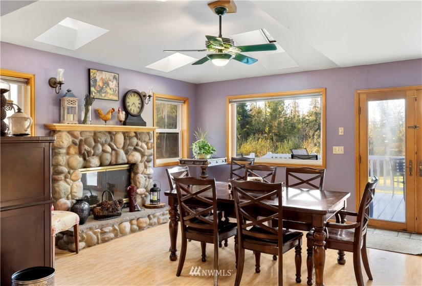 32512 10th, Roy, Washington 98580, 5 Bedrooms Bedrooms, ,2 BathroomsBathrooms,Residential,For Sale,10th,NWM1859990