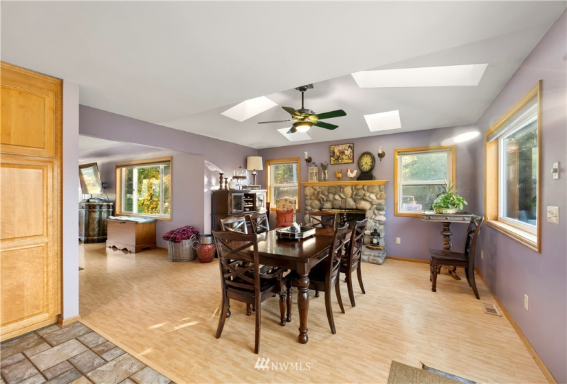 32512 10th, Roy, Washington 98580, 5 Bedrooms Bedrooms, ,2 BathroomsBathrooms,Residential,For Sale,10th,NWM1859990