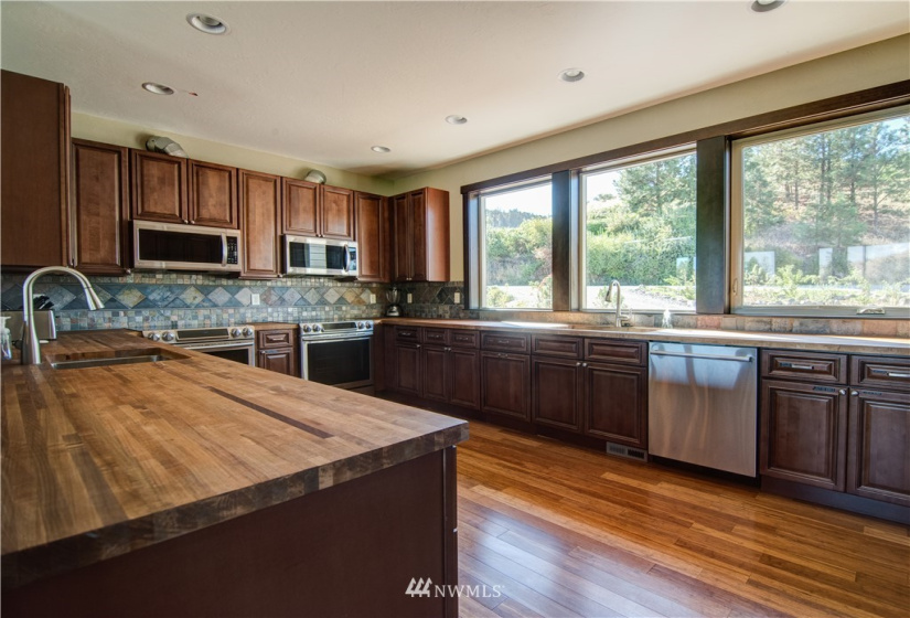 8885 Stage Rd, Leavenworth, Washington 98826, 6 Bedrooms Bedrooms, ,1 BathroomBathrooms,Residential,For Sale,Stage Rd,NWM1859871