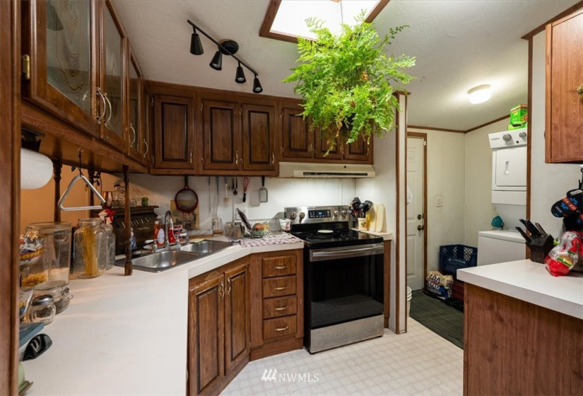 8396 Golden Valley, Maple Falls, Washington 98266, 3 Bedrooms Bedrooms, ,2 BathroomsBathrooms,Residential,For Sale,Golden Valley,NWM1858432