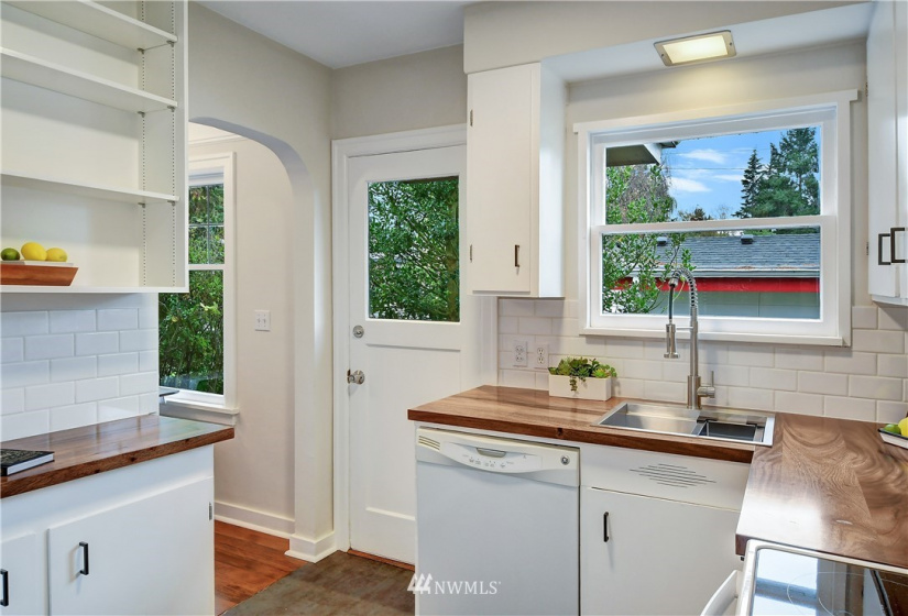 2648 1/2 86th, Seattle, Washington 98117, ,Residential Income,For Sale,IMPERIAL HEIGHTS ADD TO BALLARD,86th,NWM1861251