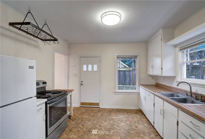 2648 1/2 86th, Seattle, Washington 98117, ,Residential Income,For Sale,IMPERIAL HEIGHTS ADD TO BALLARD,86th,NWM1861251