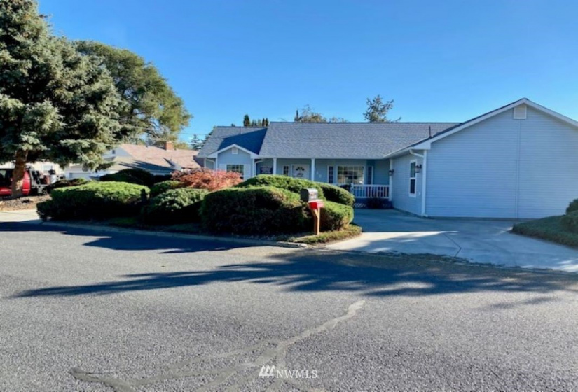 330 10th, Ephrata, Washington 98823, 6 Bedrooms Bedrooms, ,3 BathroomsBathrooms,Residential,For Sale,Barclay Addition,10th,NWM1860851