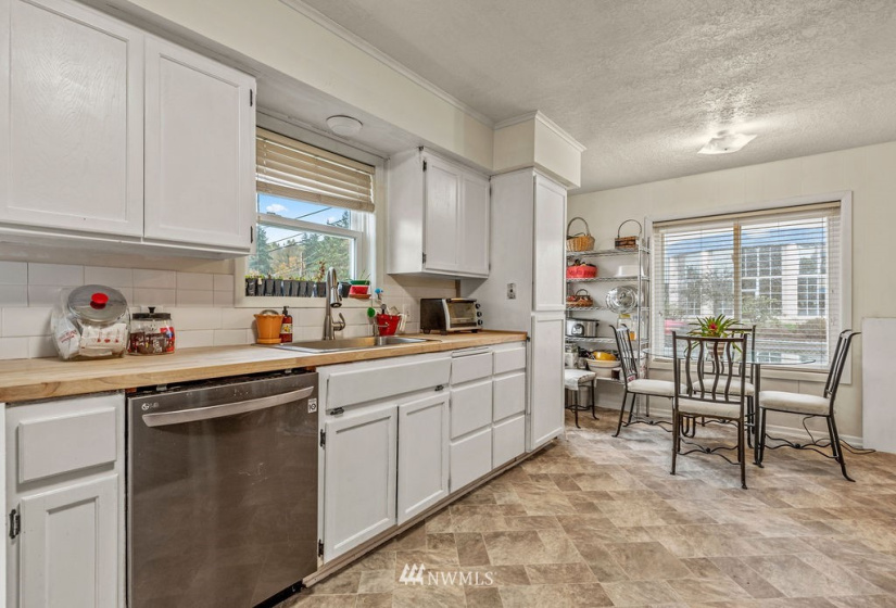 104 Fisher, Kelso, Washington 98626, 2 Bedrooms Bedrooms, ,2 BathroomsBathrooms,Residential,For Sale,Fisher,NWM1861439