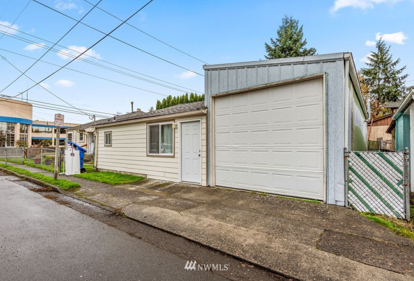 104 Fisher, Kelso, Washington 98626, 2 Bedrooms Bedrooms, ,2 BathroomsBathrooms,Residential,For Sale,Fisher,NWM1861439