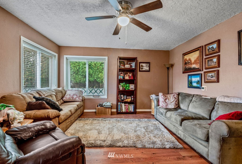 104 Fisher, Kelso, Washington 98626, 2 Bedrooms Bedrooms, ,2 BathroomsBathrooms,Residential,For Sale,Fisher,NWM1861439