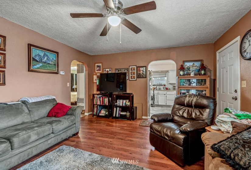 104 Fisher, Kelso, Washington 98626, 2 Bedrooms Bedrooms, ,2 BathroomsBathrooms,Residential,For Sale,Fisher,NWM1861439