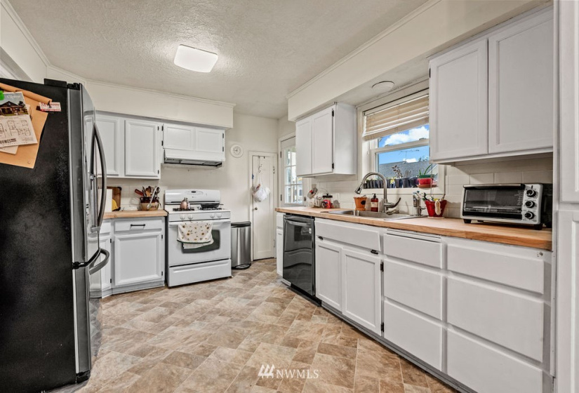 104 Fisher, Kelso, Washington 98626, 2 Bedrooms Bedrooms, ,2 BathroomsBathrooms,Residential,For Sale,Fisher,NWM1861439