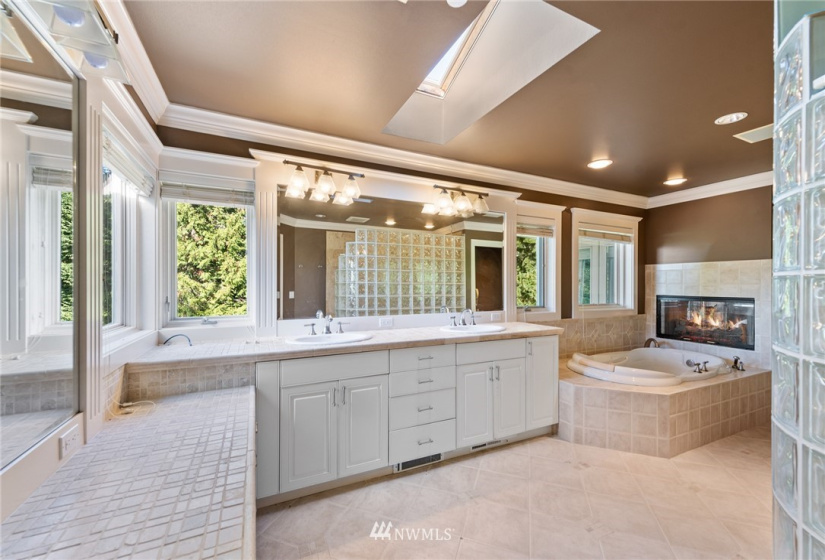 9410 24th, Clyde Hill, Washington 98004, 4 Bedrooms Bedrooms, ,2 BathroomsBathrooms,Residential Lease,For Rent,24th,NWM1861388