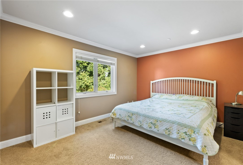 9410 24th, Clyde Hill, Washington 98004, 4 Bedrooms Bedrooms, ,2 BathroomsBathrooms,Residential Lease,For Rent,24th,NWM1861388