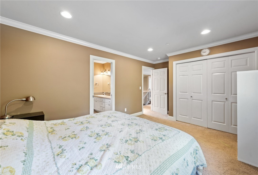 9410 24th, Clyde Hill, Washington 98004, 4 Bedrooms Bedrooms, ,2 BathroomsBathrooms,Residential Lease,For Rent,24th,NWM1861388