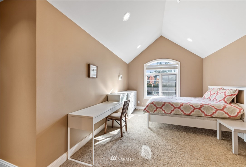 9410 24th, Clyde Hill, Washington 98004, 4 Bedrooms Bedrooms, ,2 BathroomsBathrooms,Residential Lease,For Rent,24th,NWM1861388