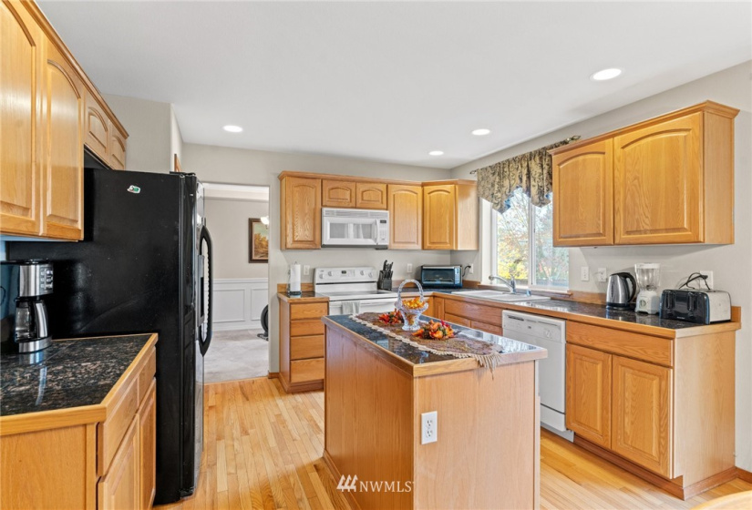10007 31st, Everett, Washington 98208, 4 Bedrooms Bedrooms, ,2 BathroomsBathrooms,Residential,For Sale,31st,NWM1861757