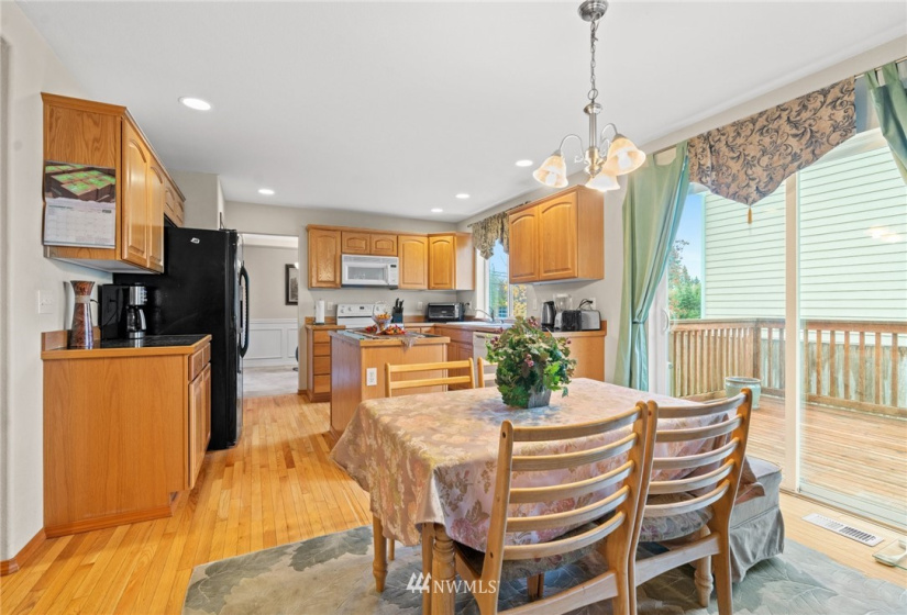 10007 31st, Everett, Washington 98208, 4 Bedrooms Bedrooms, ,2 BathroomsBathrooms,Residential,For Sale,31st,NWM1861757