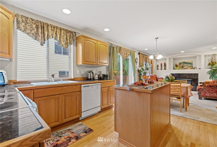 10007 31st, Everett, Washington 98208, 4 Bedrooms Bedrooms, ,2 BathroomsBathrooms,Residential,For Sale,31st,NWM1861757