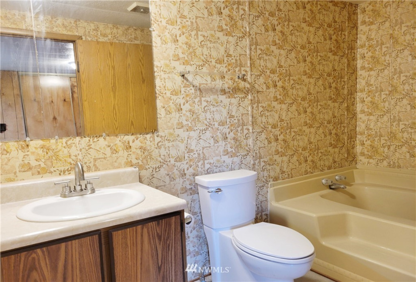 905 Middle, Tumwater, Washington 98501, 5 Bedrooms Bedrooms, ,1 BathroomBathrooms,Residential,For Sale,Southglen,Middle,NWM1854065