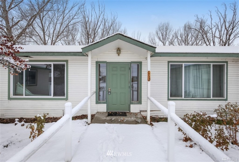 715 Locust, Omak, Washington 98841, ,Residential Income,For Sale,Locust,NWM1860933