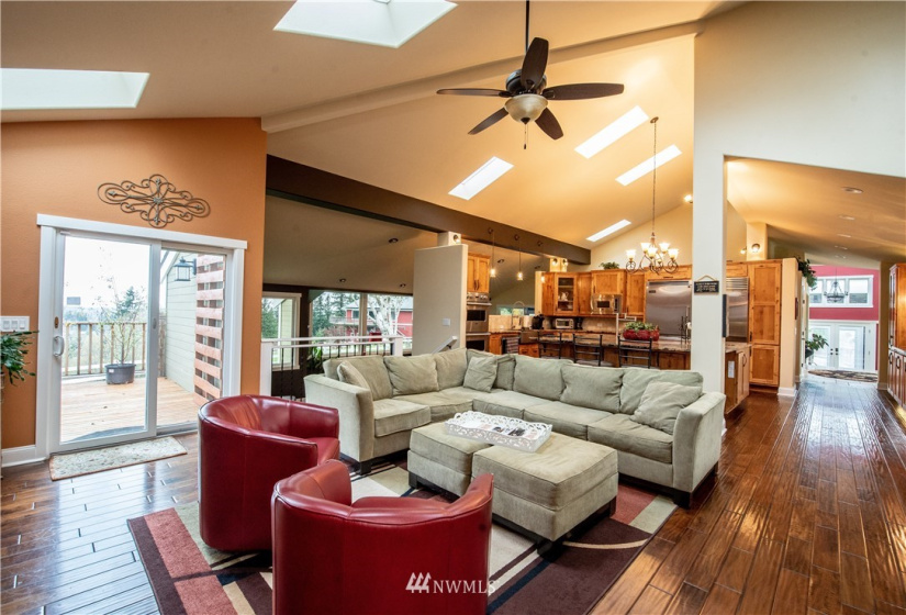 46825 290th, Enumclaw, Washington 98022, 5 Bedrooms Bedrooms, ,3 BathroomsBathrooms,Residential,For Sale,290th,NWM1861022