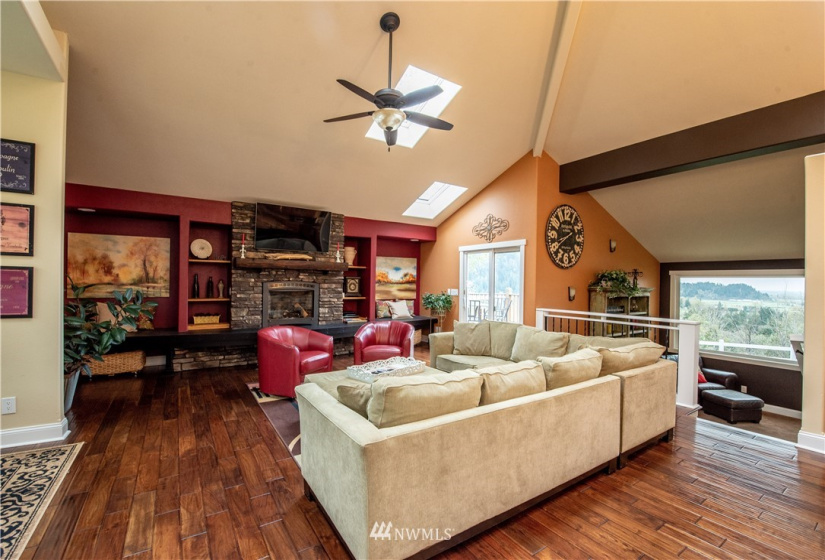 46825 290th, Enumclaw, Washington 98022, 5 Bedrooms Bedrooms, ,3 BathroomsBathrooms,Residential,For Sale,290th,NWM1861022