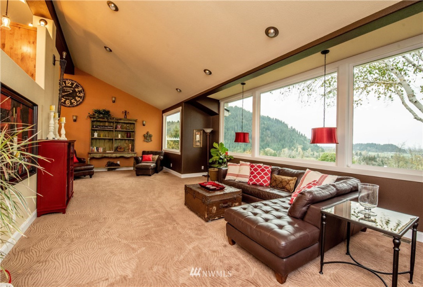 46825 290th, Enumclaw, Washington 98022, 5 Bedrooms Bedrooms, ,3 BathroomsBathrooms,Residential,For Sale,290th,NWM1861022