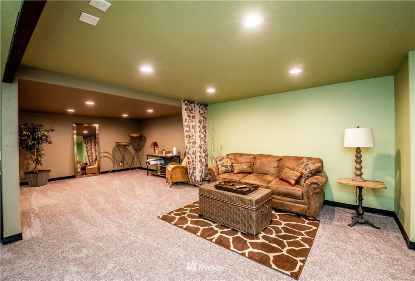 46825 290th, Enumclaw, Washington 98022, 5 Bedrooms Bedrooms, ,3 BathroomsBathrooms,Residential,For Sale,290th,NWM1861022