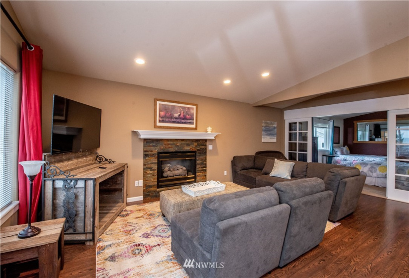 46825 290th, Enumclaw, Washington 98022, 5 Bedrooms Bedrooms, ,3 BathroomsBathrooms,Residential,For Sale,290th,NWM1861022