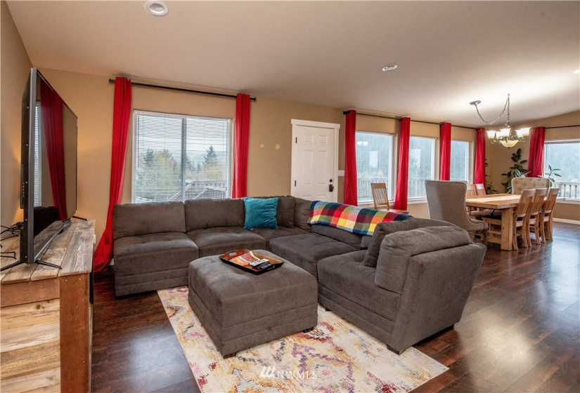 46825 290th, Enumclaw, Washington 98022, 5 Bedrooms Bedrooms, ,3 BathroomsBathrooms,Residential,For Sale,290th,NWM1861022