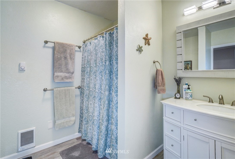 8222 178th, Longbranch, Washington 98351, 2 Bedrooms Bedrooms, ,1 BathroomBathrooms,Residential,For Sale,178th,NWM1863020