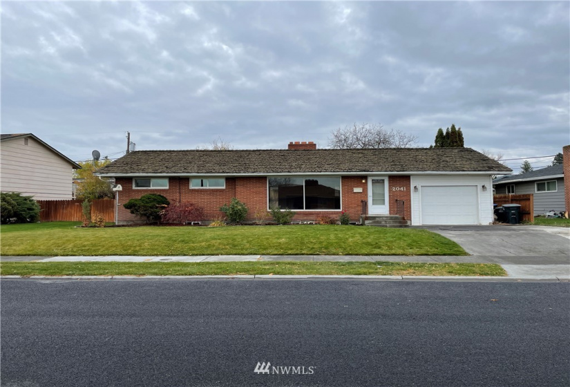 2041 Crestmont, Moses Lake, Washington 98837, 4 Bedrooms Bedrooms, ,1 BathroomBathrooms,Residential,For Sale,Montlake Add #1,Crestmont,NWM1862904