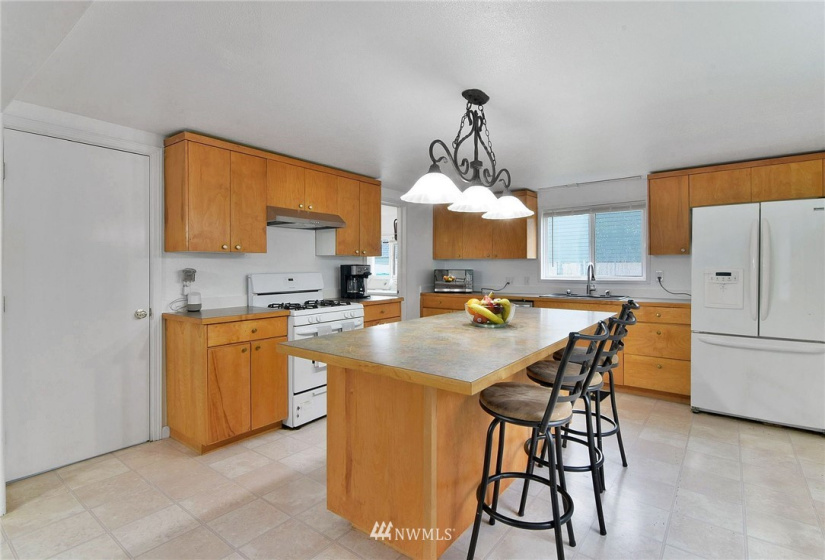 303 Cascade, Granite Falls, Washington 98252, 4 Bedrooms Bedrooms, ,2 BathroomsBathrooms,Residential,For Sale,Cascade,NWM1862163