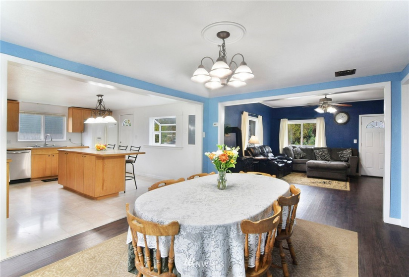 303 Cascade, Granite Falls, Washington 98252, 4 Bedrooms Bedrooms, ,2 BathroomsBathrooms,Residential,For Sale,Cascade,NWM1862163