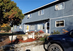 225 Highland, Chelan, Washington 98816, ,Residential Income,For Sale,Gibsons Block,Highland,NWM1863797