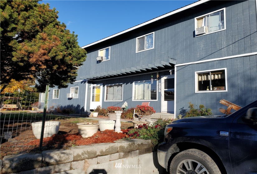 225 Highland, Chelan, Washington 98816, ,Residential Income,For Sale,Gibsons Block,Highland,NWM1863797