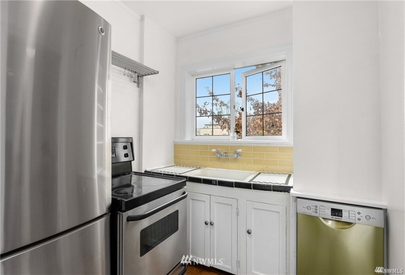 1101 17th, Seattle, Washington 98122, 1 Bedroom Bedrooms, ,1 BathroomBathrooms,Residential,For Sale,Mayfair Manor Condo,17th,NWM1863591