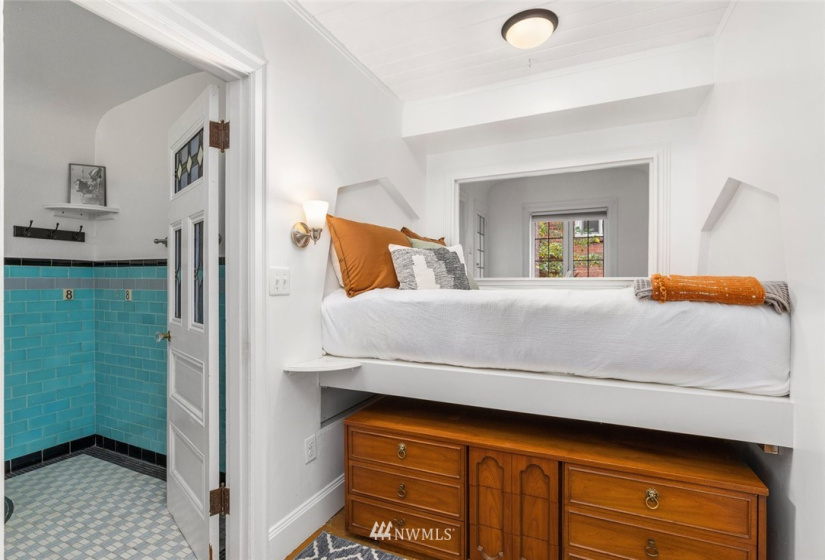 1101 17th, Seattle, Washington 98122, 1 Bedroom Bedrooms, ,1 BathroomBathrooms,Residential,For Sale,Mayfair Manor Condo,17th,NWM1863591