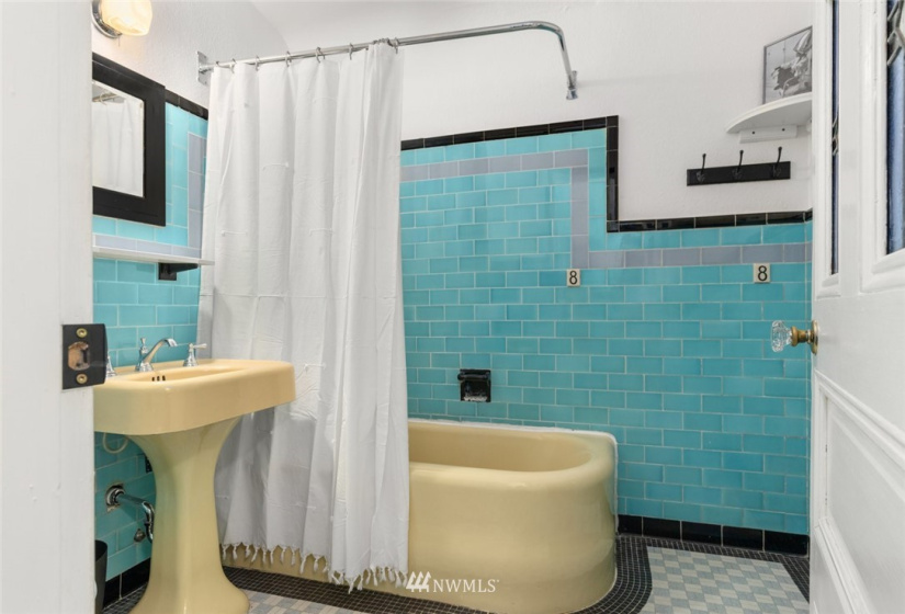 1101 17th, Seattle, Washington 98122, 1 Bedroom Bedrooms, ,1 BathroomBathrooms,Residential,For Sale,Mayfair Manor Condo,17th,NWM1863591