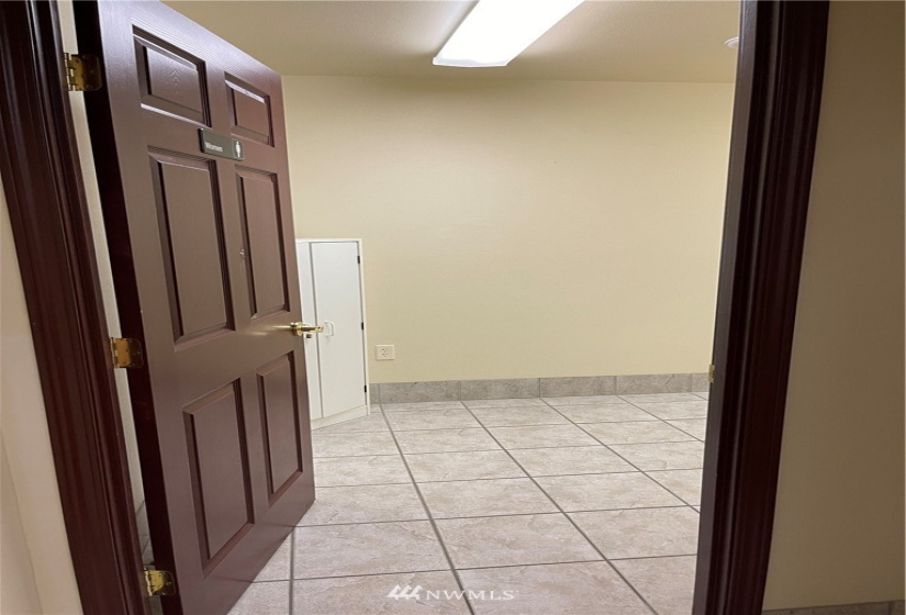 210 3rd Ave Suite A, Moses Lake, Washington 98837, 7 Bedrooms Bedrooms, ,Residential Lease,For Rent,3rd Ave Suite A,NWM1863815