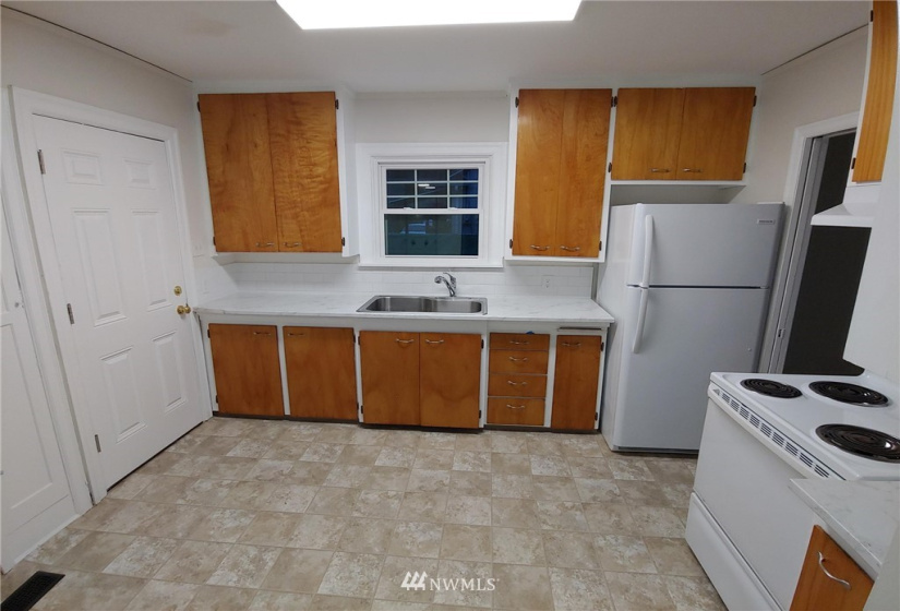 927 Meeker, Kent, Washington 98032, 3 Bedrooms Bedrooms, ,1 BathroomBathrooms,Residential,For Sale,Guibersons Add to Kent,Meeker,NWM1864387