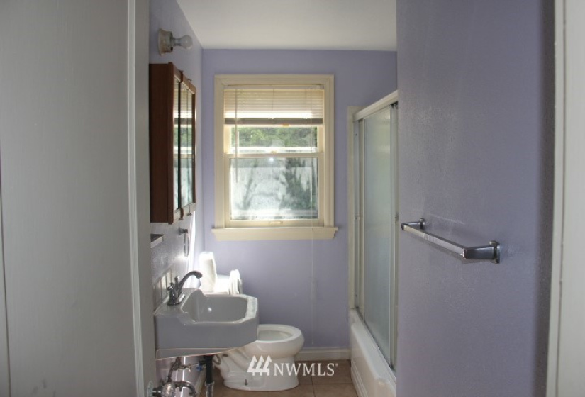 2335 95th St, Seattle, Washington 98115, 2 Bedrooms Bedrooms, ,1 BathroomBathrooms,Residential Lease,For Rent,Maple Leaf to Green Lake,95th St,NWM1864676