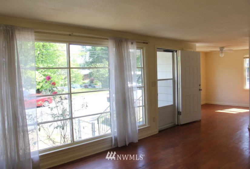 2335 95th St, Seattle, Washington 98115, 2 Bedrooms Bedrooms, ,1 BathroomBathrooms,Residential Lease,For Rent,Maple Leaf to Green Lake,95th St,NWM1864676