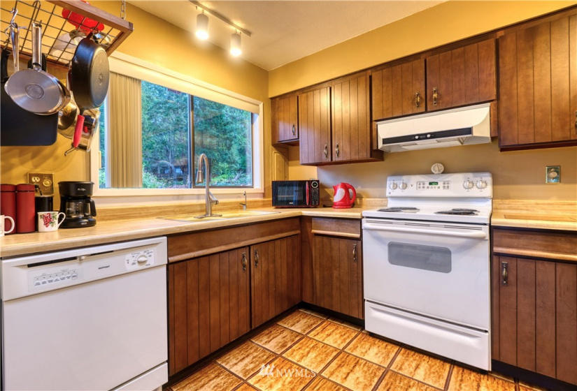 65 Calgary, Point Roberts, Washington 98281, 2 Bedrooms Bedrooms, ,2 BathroomsBathrooms,Residential,For Sale,Delta View No. 3,Calgary,NWM1859817