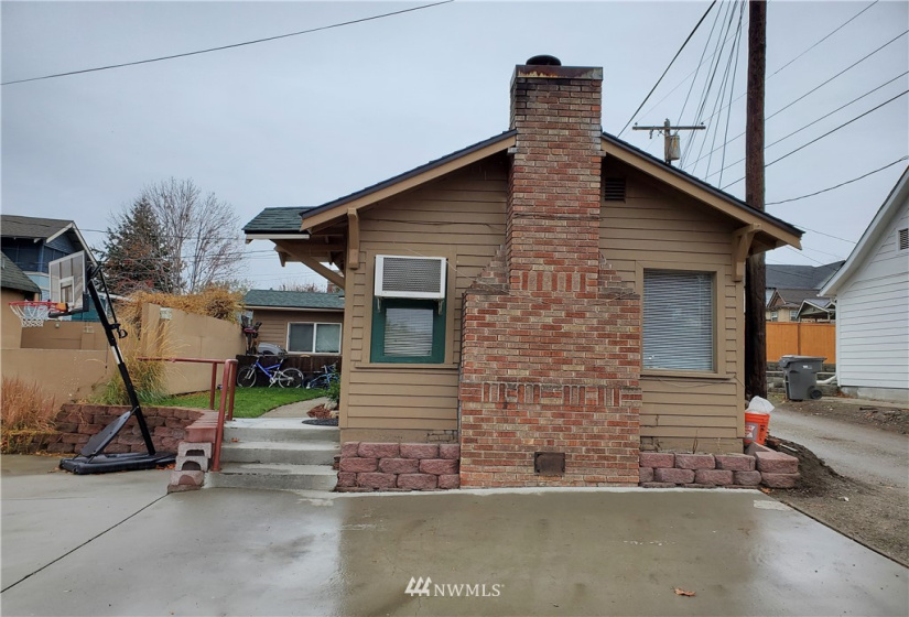 509 Palouse, Wenatchee, Washington 98801, 1 Bedroom Bedrooms, ,Residential,For Sale,Palouse,NWM1864707