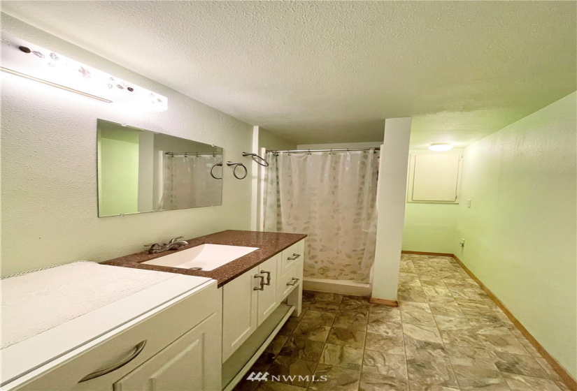 31576 A Highway 97, Tonasket, Washington 98855, 4 Bedrooms Bedrooms, ,1 BathroomBathrooms,Residential,For Sale,Highway 97,NWM1861261